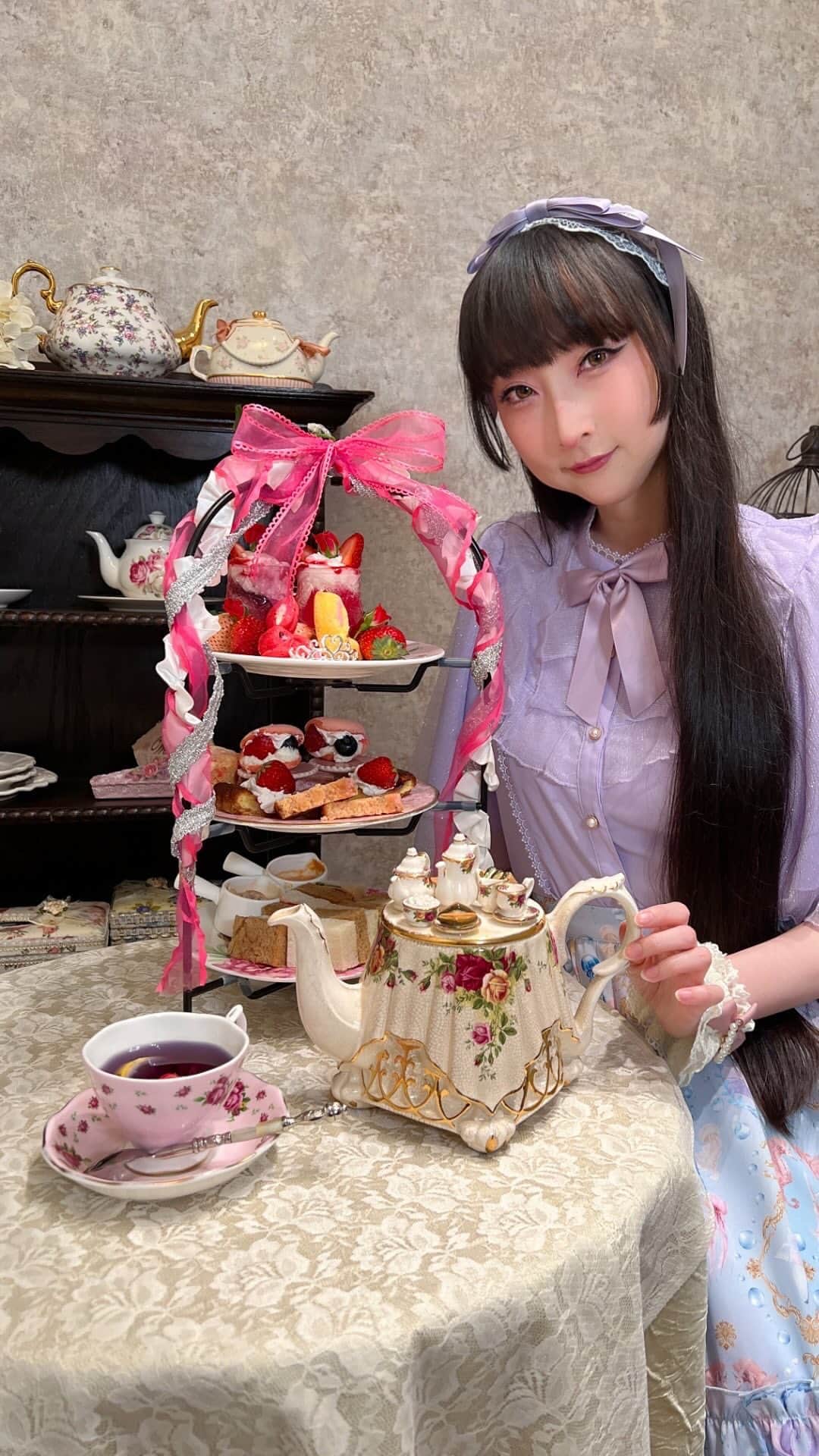 RinRinのインスタグラム：「Thank you guys for joining us in celebrating @axes_femme_kawaii_official ‘s international website opening!  Todays afternoon tea is provided by @cafe_acorite 🍓🌸 thank you so much!   🌟[Special Campaign]🌟 We’ll be giving away presents to 3 randomly selected winners! To qualify, please give a comment with hashtag below! 🎀 #rinrinaxeskawaii 🎀 Accepting comments until May 8th, 2022 11:59pm JST (May 8th, 2022 7:59AM PDT/10:59AM EDT)  🌟Coupon Code 🌟 (Code is displayed in video) Can be used until April 30, 2022 JST (April 30 7:59AM PDT/10:59AM EDT)  #rinrindoll #japan #tokyo #harajuku #japanesefashion #tokyofashion #harajukufashion #東京 #コーデ #今日のコーデ #原宿 #ootd #lolitafashion #egl #classiclolita #sweetlolita #lolitateaparty #lolitatalkshow #axesfemme #axesfemmekawaii #axesfemmelive #アクシーズ生放送 #アクシーズファム #ロリィタ　#ロリータ #甘ロリ #お茶会 #cafeacorite #アフターヌーンティー」