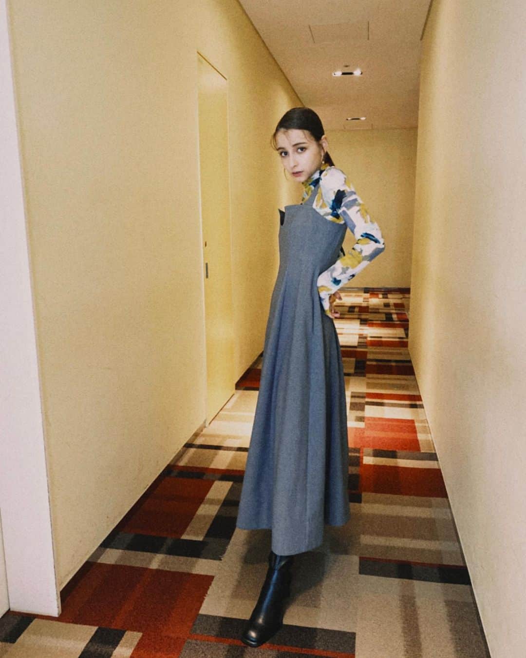 のインスタグラム：「昨日、見てくださった方々 ありがとうございました😚🎓 今回の衣装もすごくお気に入り🤍  #世界一受けたい授業  #嵐莉菜」