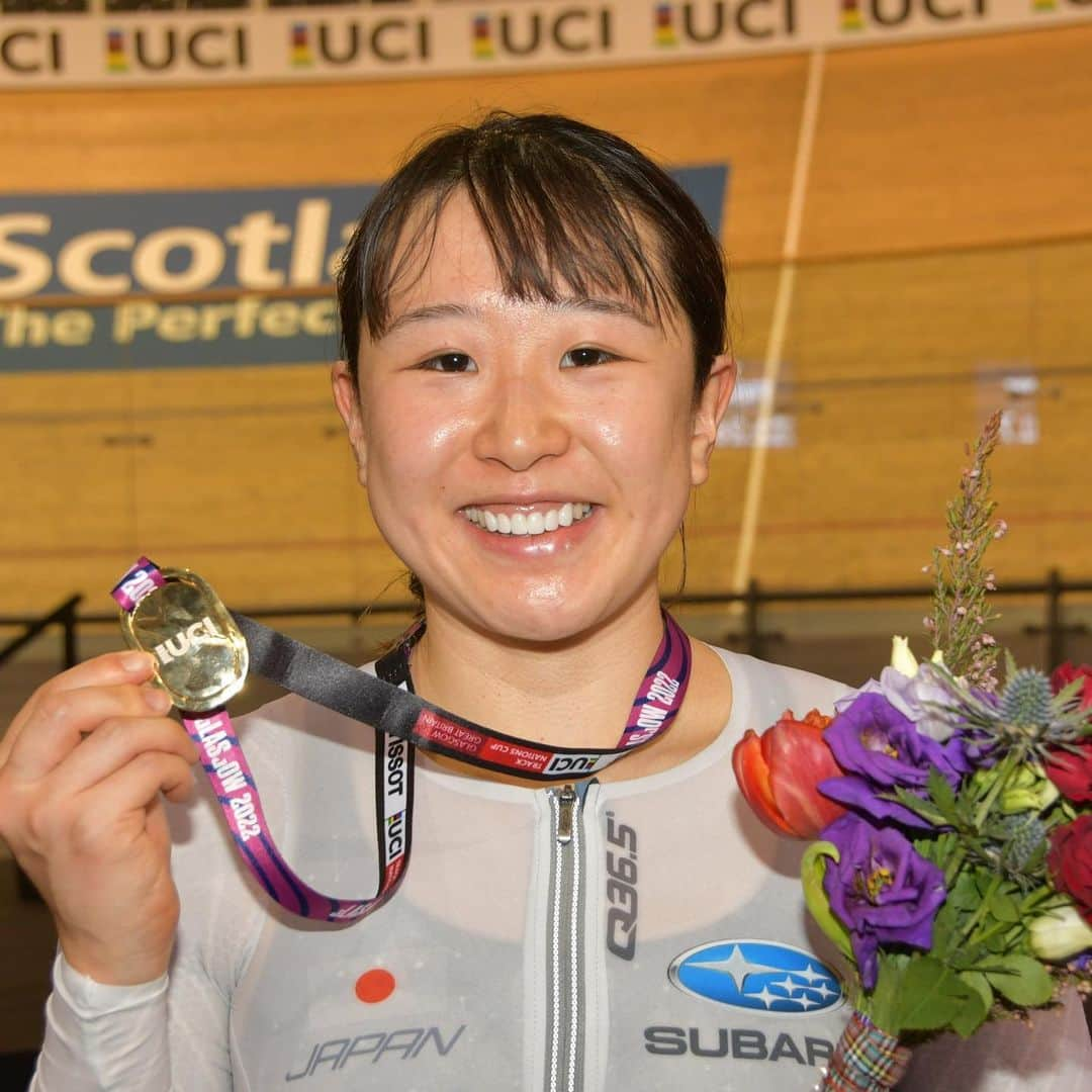 梶原悠未さんのインスタグラム写真 - (梶原悠未Instagram)「I'm thrilled at succes in omnium🥇🎉  ネイションズカップ🇬🇧のオムニアムで優勝できました‼︎  またスイス戻って頑張ります💪  日本からサポート、応援してくださる皆様、本当にありがとうございます✨  パリ五輪での金メダル獲得に向けて、着実にステップアップしていきます👍  写真はいつもサポートしてくれているメディカルスタッフと🥇🥇  スタート前の表情にも注目してみてください☺️  👩‍🔬#光英科学研究所 🏥#石心会 🏫#日本ウェルネススポーツ大学 ⛑#OGK_KABUTO 🚲#Specialized 🎽#BIORACER 👚#CRAFT 🚲#NITTO 👙#CWXワコール 🚲#MAVIC  🙏#sponsor」4月24日 10時26分 - yumi_kajihara