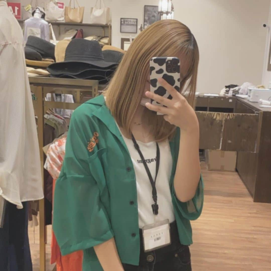 上原ゆなのインスタグラム：「💚今日のお洋服💚 ・ ・ 今年のトレンドはグリーン💚らしいからGORGEの新作着てお仕事☻  #グリーン  #緑  #gorge  #gorgeコーデ」