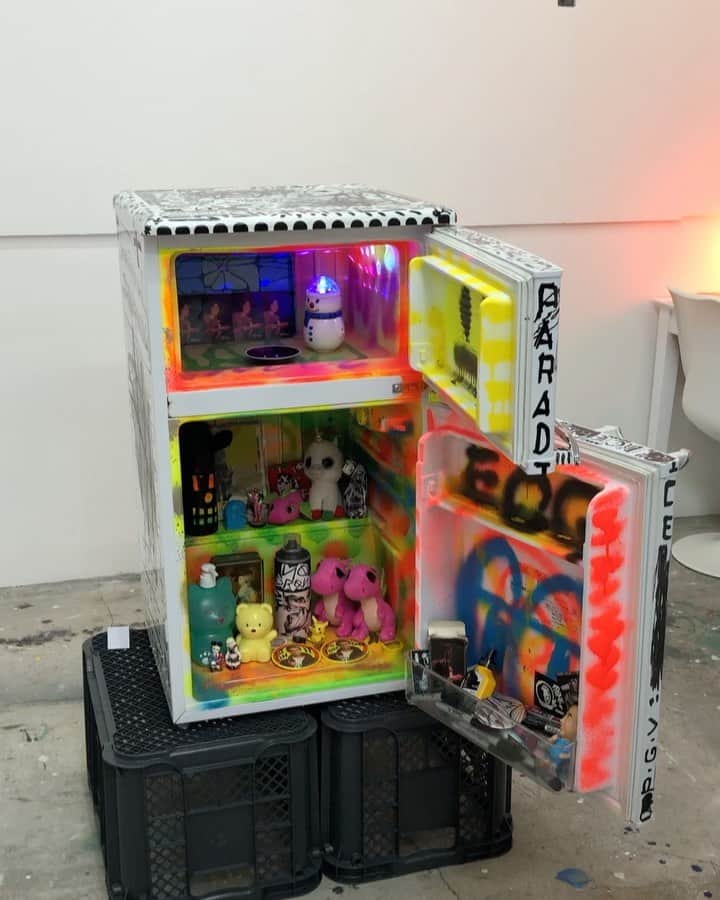 ケリーアンのインスタグラム：「Wataru Komachi x Rob Kidney exhibition "DISCHARGE"  ⚡️⚡️⚡️⚡️⚡️⚡️⚡️⚡️⚡️  @wish_less  @rob_kidney  @yokey_yokey」