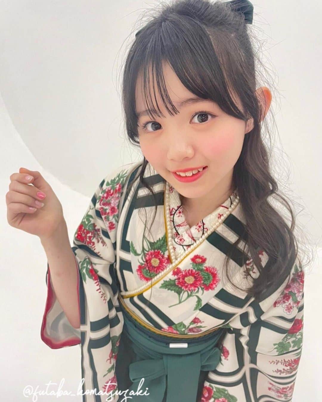 のインスタグラム：「🌱  ニコ☆プチ6月号オフショット📸 袴を着せてもらいました💚卒モのみんながとってもかわいかったよ！！ ♡ ♡ ♡ #袴 #卒業 #ニコプチ #プチモ #小松崎ふたば #🌱」