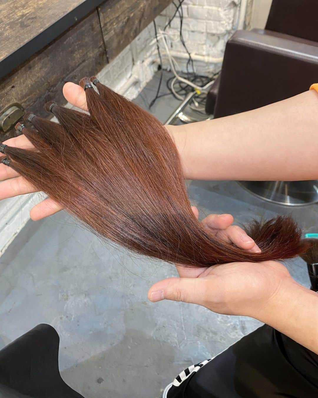 JYONGRIのインスタグラム：「ヘアドネーション、今回もさせていただきました✂︎ 髪が伸びるのが驚異的に早く、自分の髪が伸びる限り切っては伸ばしを繰り返すことを決めました！ イメチェンではなく、確実にヘアドネーションがメインイベントです。 #断髪」