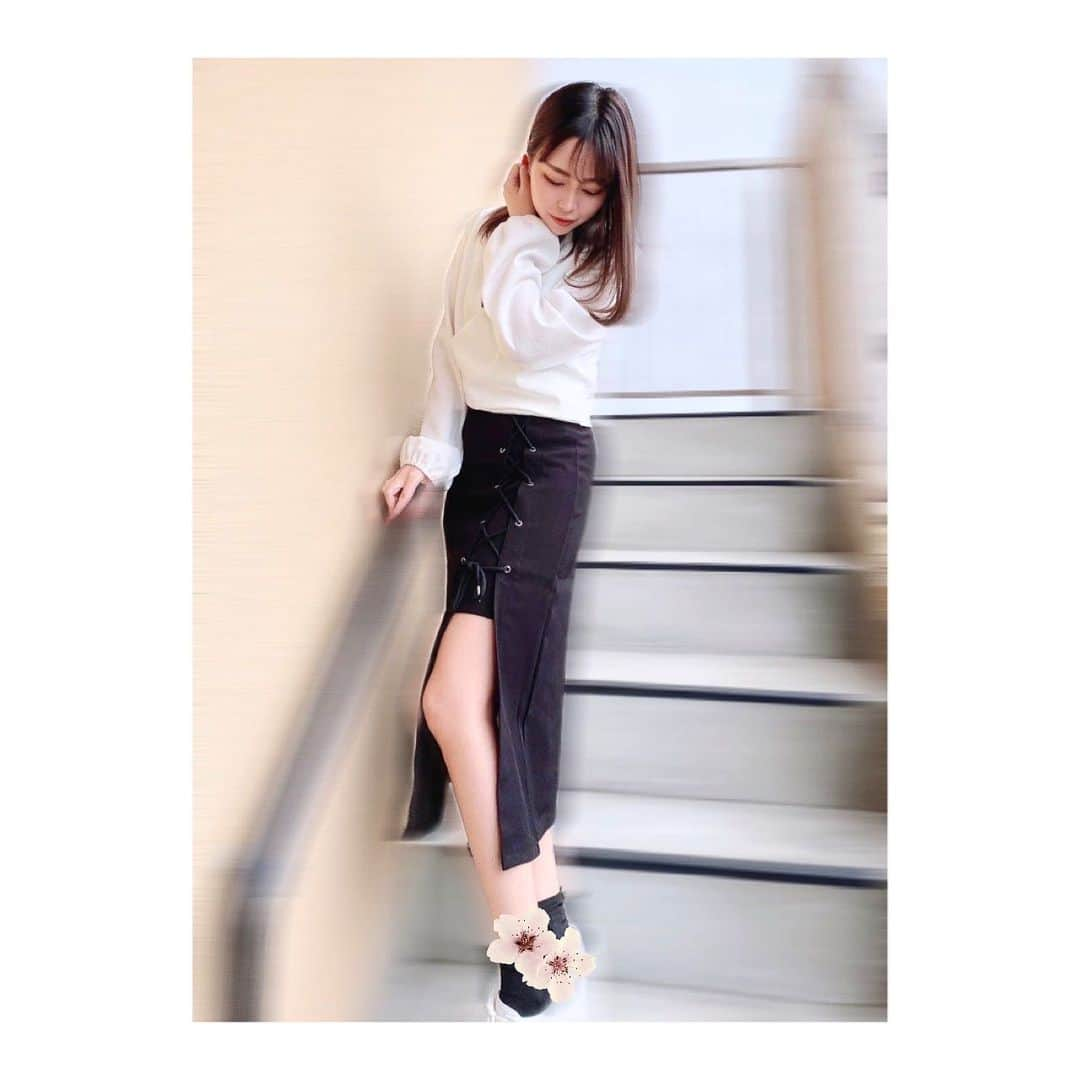 福井柑奈さんのインスタグラム写真 - (福井柑奈Instagram)「.  〜SHOPLIST購入品４月編〜 ( @shoplist_official )  今回はスリットスカートコーデです💓🌸涼しげでしょ〜😊 セクシー可愛い感じだよ🥰 スリットのところがレースアップになってるのがポイント👍  SHOPLISTの中の miniministoreさんで セール中に購入したのでとてもお安くゲットできたよん✌︎イェイ  【SHOPLISTアンバサダー】福井 撮影▶︎桃太郎　(笑)  #SHOPLIST #ショップリスト #ショップリストコーデ #スリットスカートコーデ #shoplistスリットスカートコーデ #miniministore #shoplist購入品   #スリットスカート #スカート #韓国ファッション #人気 #大人 #プチプラ #春夏秋 #オフィスカジュアル #ハイウエスト #コーディネート #今日のコーデ #春コーデ #春 #ボトムス #レースアップ #fashion #fashionista #ootd #ınstagood #daily #dailylook #photography #photooftheday」4月24日 12時33分 - kanna_fukui