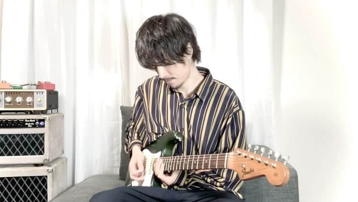 赤頭隆児のインスタグラム：「#MakkaNaCAR #frederic #FRDC #フレデリック #guitar #ギター #guitarist #guitarstagram  #instaguitar #guitaristsofinstagram #musiciansofinstagram #fender #stratocaster #tworock #UAD #OX #MXR #phase90 #MAXON #CP101」