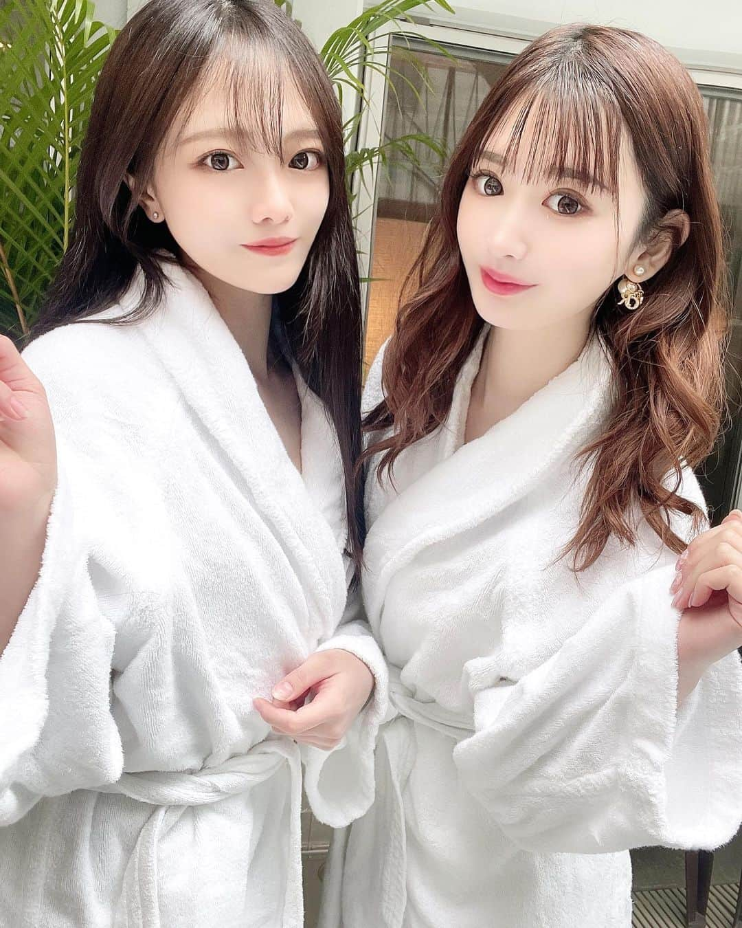 ゆうめろさんのインスタグラム写真 - (ゆうめろInstagram)「バスローブ女子🧖‍♀️💕💕 @8hotel_chigasaki 楽しかった〜！！ 女子旅満喫できたよ🥰💗 また行きたいな( ´•̥  ̫ •̥` )♡ ・ #ホテル女子会  #サロンモデル  #バスローブ」4月24日 13時10分 - yk.o0