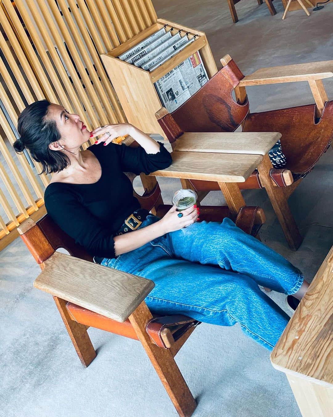 のインスタグラム：「昨日は、たくさんの福岡情報🍜🍺ありがとうございました😊こういう、SNSでのつながりが、一番好きです。イベントに来てくださったみなさまも、ありがとうございました🌷  今日は福岡から佐賀へ🍵 @watayabesso_official で開催中の @toque.official のポップアップへ。  17時より佐賀は嬉野、 @watayabesso_official からインスタライブを行います❤️ @naokookusa_styling で 大好きな旅館から大好きなブランドを紹介できる幸せよ。アルパカ🦙の全流通量の1%しか採毛できない、ロイヤルベビーアルパカの毛を使ったいろいろが登場します💚もちろん、個体にできるだけ負担をかけず、毛変わりの時期に優しく採毛しています💙💚 @amarc_official でもコラボさせて頂いたりしているので、みなさま、もうご存知ですよね。和多屋別荘のツアーも少しさせて頂きます✨ @naokookusa_styling  @watayabesso_official  @toque.official  #redcard #teva #aton #dior #デニムは発売前だから #まだはかないで #と言われた #redcardのジャズです #6月発売予定らしい #気に入りすぎてフライング #ライブ前に温泉♨️入りたい #と言ったら #さとちゃんに怒られちゃた」