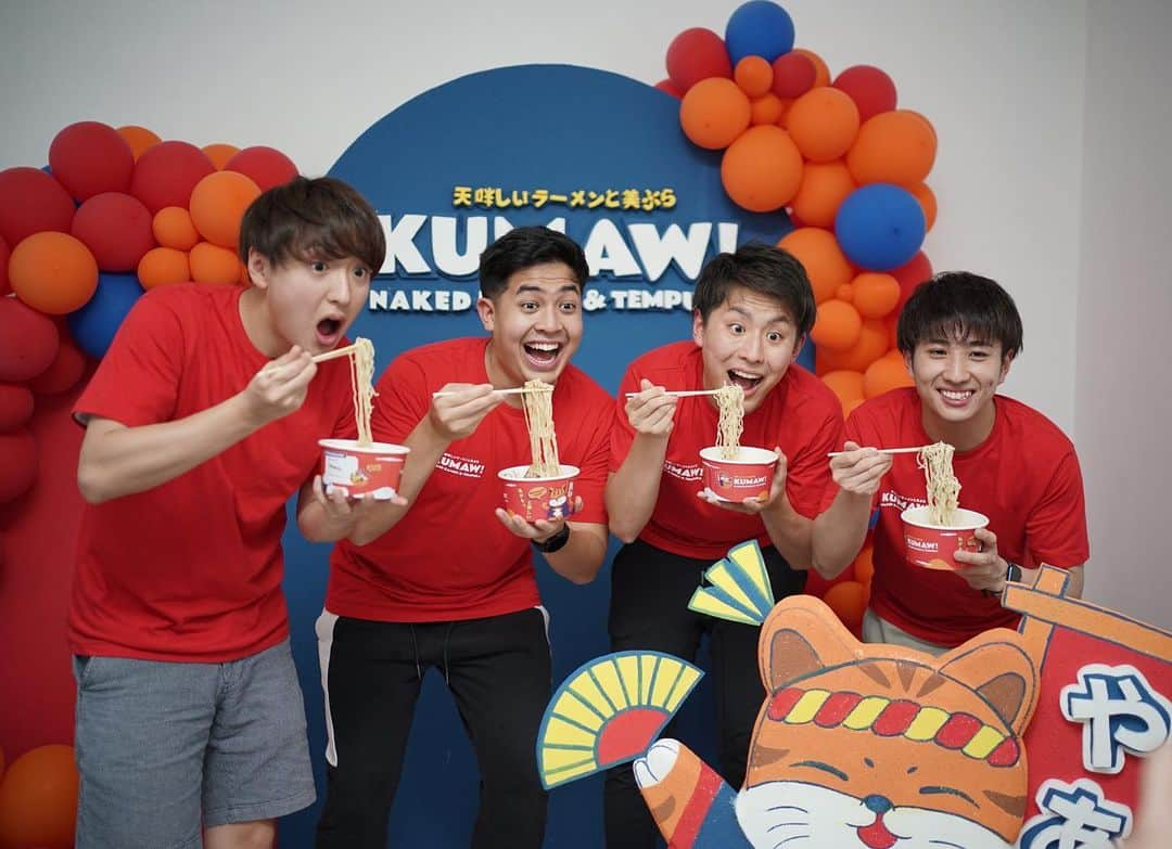 大塚稜馬のインスタグラム：「Kumaw  umauuu🐯🍜😋  #kumaw #nihongomantappu  #wasedaboys   #indonesiatrip」