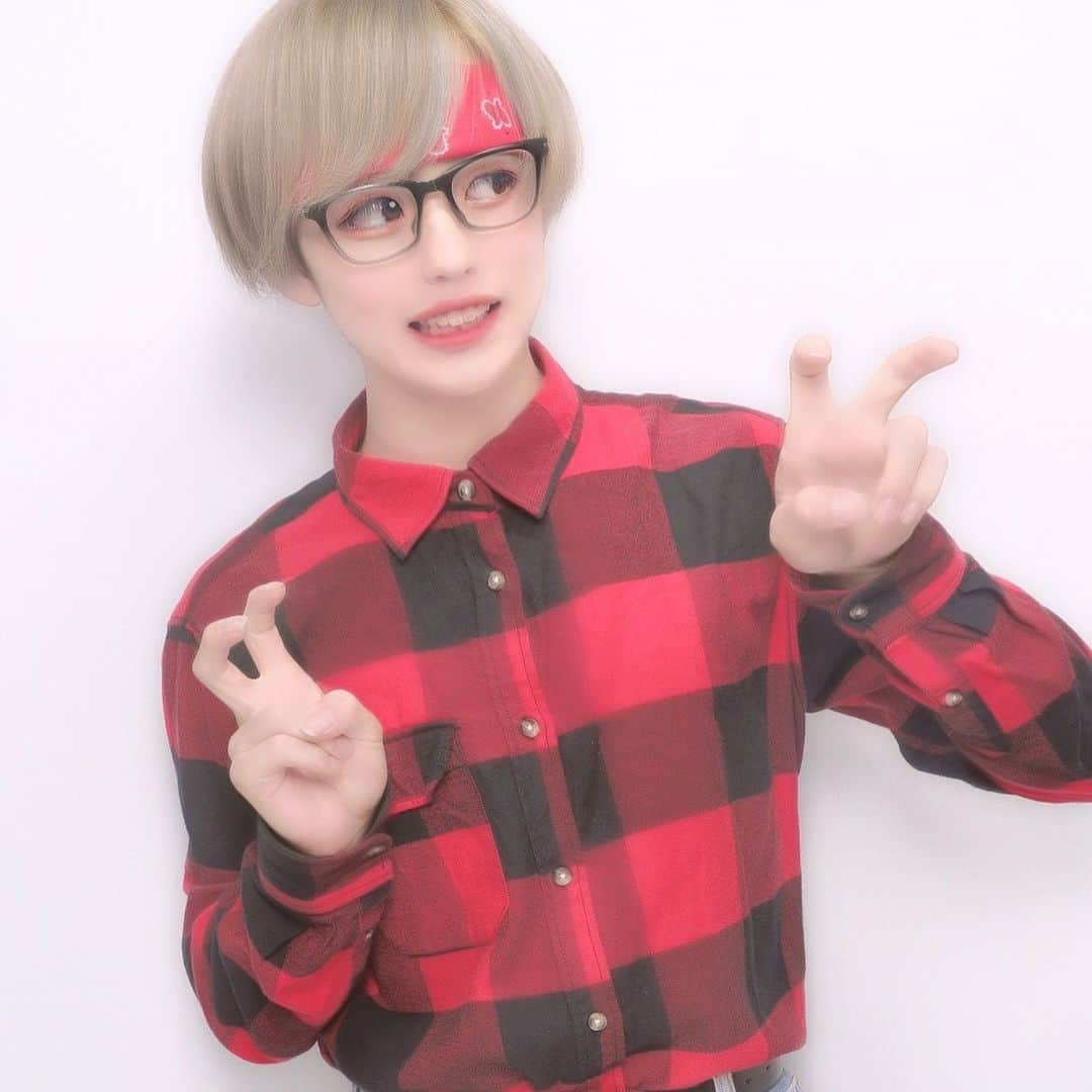 のインスタグラム：「初めてピンプリ撮ってみたんだけどめっちゃ恥ずかしかった😳でも楽しかったでちゅ #ヲタ活  #ぴんぷり  #ぷりんと倶楽部  #18歳  #03  #かみきりたい」