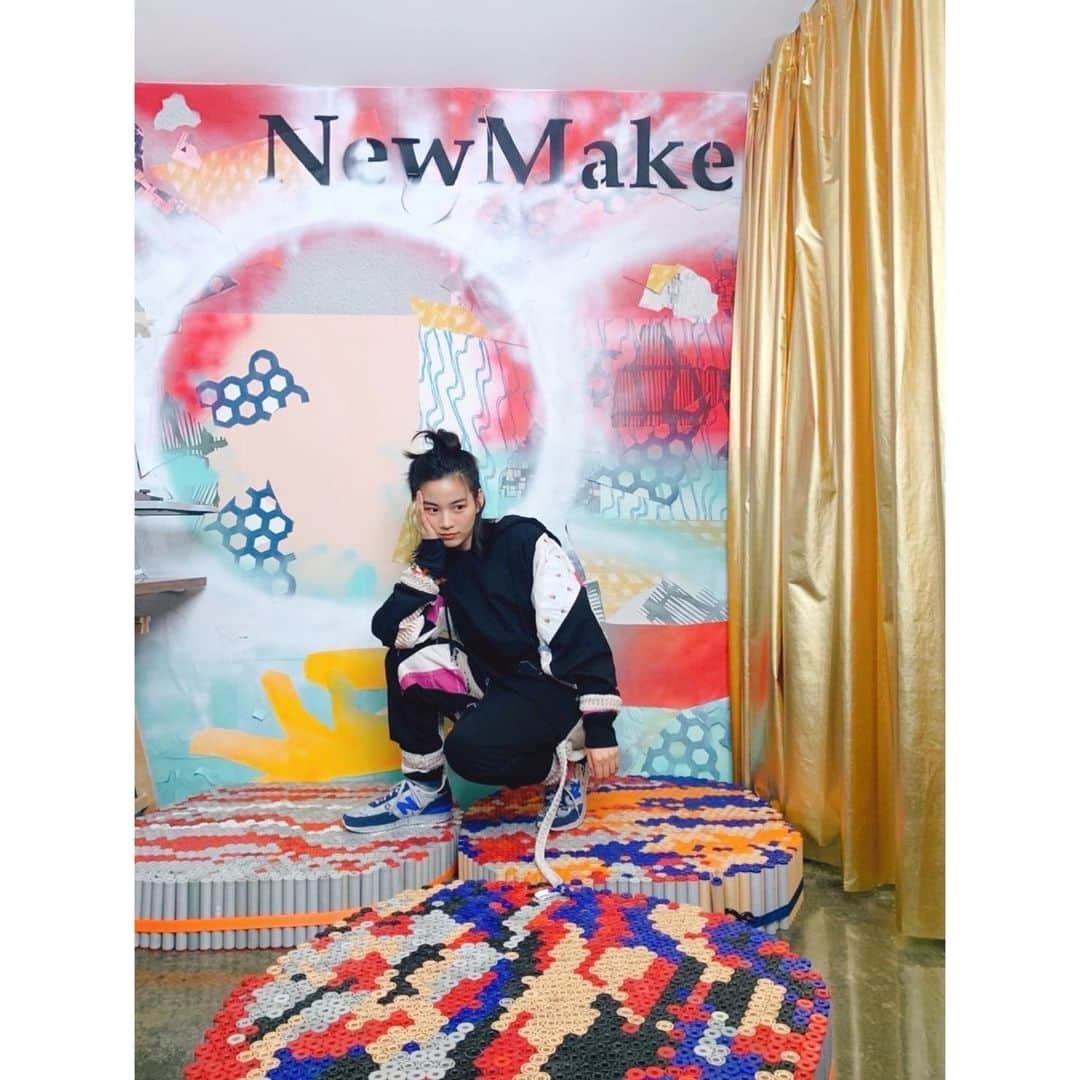 のん（能年玲奈）さんのインスタグラム写真 - (のん（能年玲奈）Instagram)「NewMake Labo.の取り組み、とっても素敵です。 何より楽しい〜。 素材もミシンも揃っていて好きなものが作れるってなんて幸せ😍 このスウェットのセットアップも可愛いー。 自前の靴下がちょうど衣装に合っていたのが、なんか嬉しい。  Stylist: @izumimachino  Hair&make:Shie Kanno  #のんやろが #越境放送 #YouTube #harajuku #newmakelabo  #ブラザーミシン」4月24日 21時45分 - non_kamo_ne