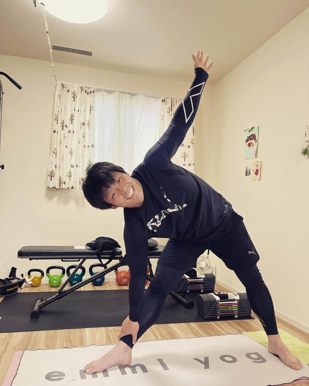 坂井克行のインスタグラム：「yoga🧘‍♂️ #ヨガ#プーマ#2xu#プーマグラム」