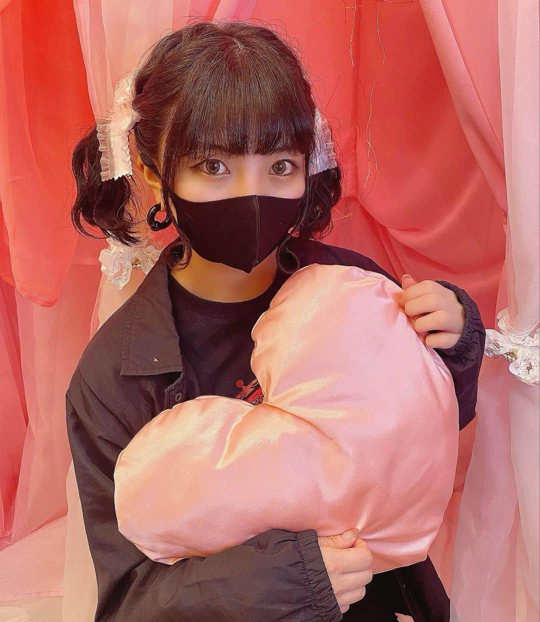 乃木蛍のインスタグラム：「ぼくのすきな最強ツインテ🎀 ボブのツインテ可愛くない？！？ . . 今年から高円寺のコンカフェバー らぴどーるさん(@lapisdoll_ )で出勤してます！ 最近らぴど出勤の際はヘアメする様にしててボブでもツインテできて 本当に感動しちゃった🥺🥺 かわいいヘアメをありがとうございます🐱  新宿のヘアメ屋さんで本当に本当に可愛くしてもらえるのでとてもオススメです💫 担当さん:(@fttro225 )  ステマとかじゃなくて純粋に良すぎたから投稿した！！！！！！ . . . . #AV女優 #セクシー女優 #コンカフェ嬢 #ツインテール #ボブ #japanesegirl #japanesekawaii #follow #粉我 #ヘアメ良すぎた #ピアス2個どっかでなくした」