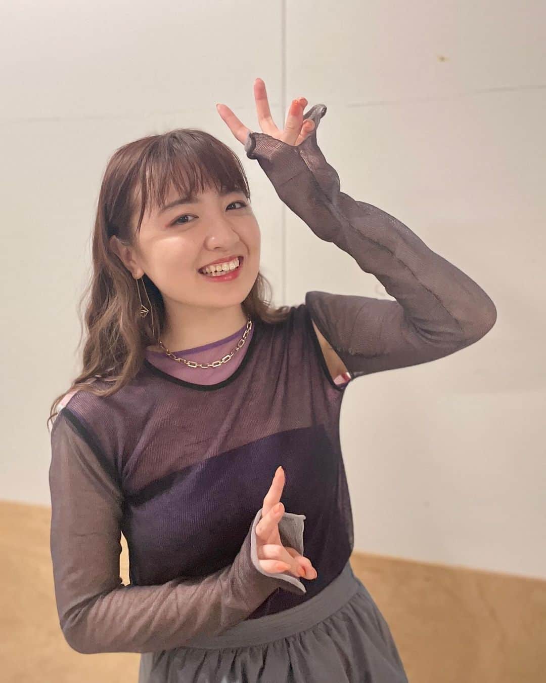 鈴木瑛美子さんのインスタグラム写真 - (鈴木瑛美子Instagram)「2022.04.24 at イオンモール木更津  ❤️‍🔥  イオンモール木更津でのリリースイベント、ありがとうございました！🥰🥰  新星堂イオンモール木更津店様大展開もありがとうございます！🙇‍♀️  全8日程の #鈴木瑛美子リリイベ も本日で無事完走💨💨  引き続き1stアルバム「5 senses」をお楽しみください！！🥳  #鈴木瑛美子リリイベ #鈴木瑛美子 #5senses #ファーストアルバム  Hair & Make @ken_nagasaka  Stylist @hiro_mi_mori   by staff」4月24日 17時25分 - emikosuzukidesu