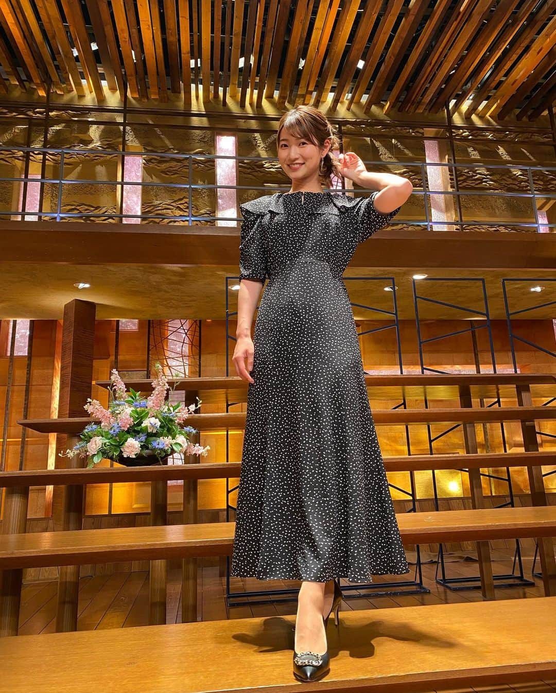 安藤萌々さんのインスタグラム写真 - (安藤萌々Instagram)「報道ステーション 衣装です！ 今夜は9時からサンデーステーションです🌼  1.2 上下　#ROPE  3.4 ワンピース #OBLI  5.6.7 ブラウス、スカート、ワンピース #LaboutiqueBonBon  #衣装 #アナウンサー  #ootd #パンツスタイル #ワンピース  #外ハネ #骨格タイプ #骨格ウェーブ #ソフエレ #ソフトエレガント #フレッシュ #ブルベ #セルフメイク #フレアスカート #巻き下ろし #ミディアムロング #ヘアアレンジ」4月24日 17時22分 - momo_ando_ex