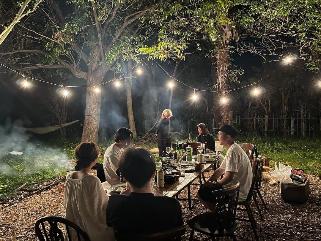 大田由香梨さんのインスタグラム写真 - (大田由香梨Instagram)「週末は千の葉にてのんびりと🌿  Dinnerは野菜中心のBBQ🤍 近所のFarmers Marketで、とれたて野菜を購入し、ご近所さんから頂いたトマトを使ってささっとサラダとLOVEGのトマト煮🍅  アウトドアで使えるLOVEGレシピやChili Summerを使った料理の品数も増えてきました☺️🙌🏻✨  アウトドアにもLOVEGはオススメです♥️  この二日間と〜ってもあたたかく優しい時間が流れておりました🕊✨  遊びに来てくれた皆さま ありがとう☺️🙏🏻✨  @loveg_official   #Love & #Peace」4月24日 18時11分 - otayukari