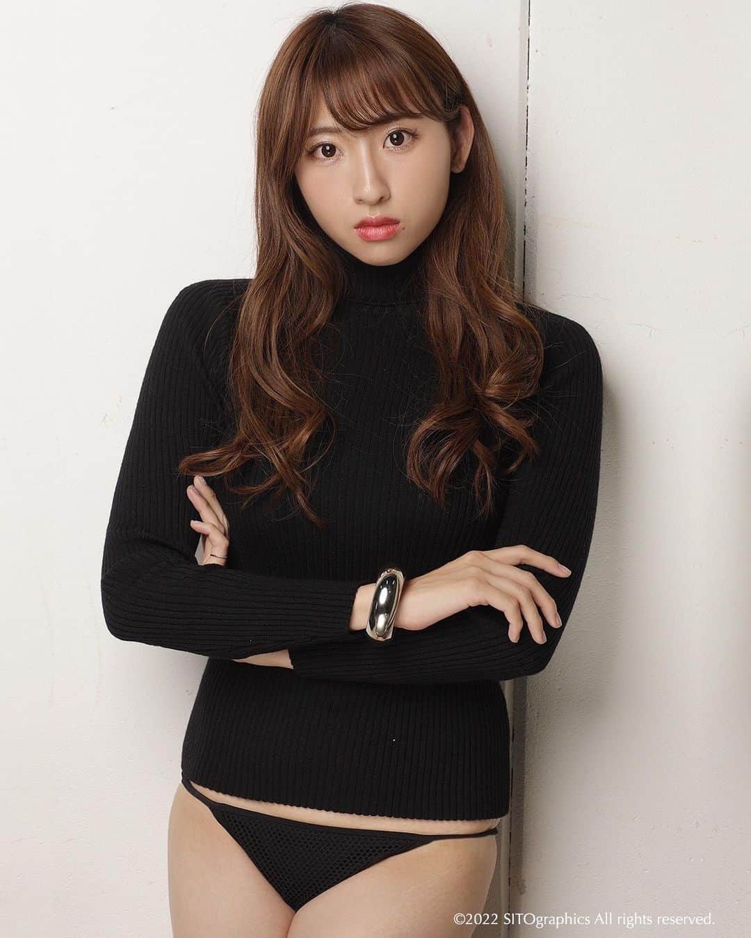 シト山口のインスタグラム：「『キレイなお姉さん』って言葉が このみさんには一番似合ってるね( ´ ▽ ` )ﾉ💕✨  model 中村このみ Konomi Nakamura @nakamura_konomi  photo シト山口 @sito_yamaguchi #model #make #fashion #photo   #shoot  #モデル #小顔 #スタイル #ヘアメイク #メイク #ポートレート #作品撮り #写真好きな人と繋がりたい #撮影 #一眼レフ　 #モデル募集 #被写体 #脚長 #水着 ©︎2022 SITO graphics All rights reserved.」