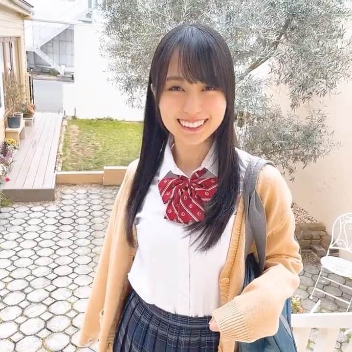 賀喜遥香のインスタグラム：「朝、かっきーが迎えに来てくれたら、こんな嬉しいことはないですね！  #賀喜遥香1st写真集  #賀喜遥香」