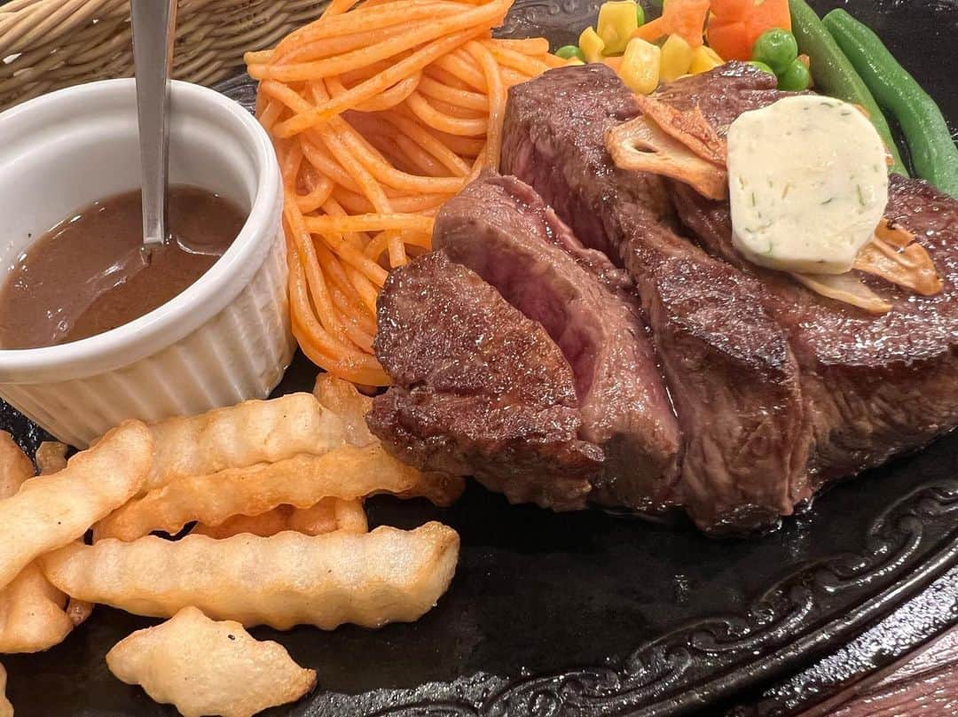 矢代梢のインスタグラム：「幸せ🥹❤️ #ステーキ #レストランカタヤマ #東向島」