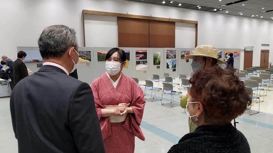 森まさこさんのインスタグラム写真 - (森まさこInstagram)「会津木綿の着物はシャキッとしていて気持ちが良いですし、疲れません。一日中会津木綿の着物で仕事しました。 #会津木綿」4月24日 21時53分 - mori_masako_