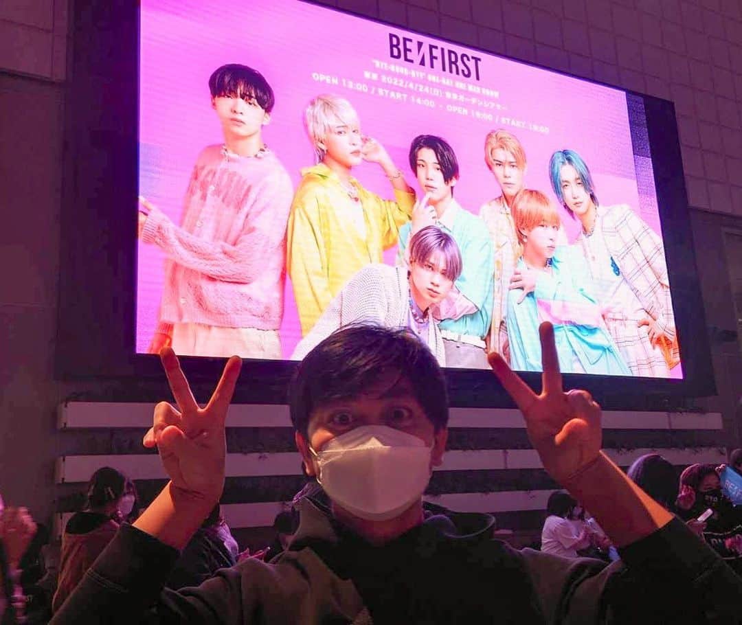 のインスタグラム：「* BE:FIRSTのワンマン！ 初めてのワンマンから半年。 「この間に何があったの？！」 というくらい進化していて震えました。 自分達のクリエイティビティを楽しんでる感じ。  それにしてもマナト！リョウキ！ハピバ！  #BEFIRST  #BESTY」