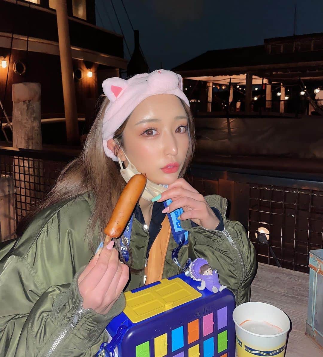 石田みかのインスタグラム：「Disney Sea🐭 . . 出遅れて夜になってから入場🧸 久々のディズニー、雰囲気だけでも楽しかった🥺 次はランド行きたいな〜🥰 . . . #ディズニーシー #ディズニーシーグルメ #ディズニーシーコーデ #トイストーリー #トイストーリーグッズ #ハム」