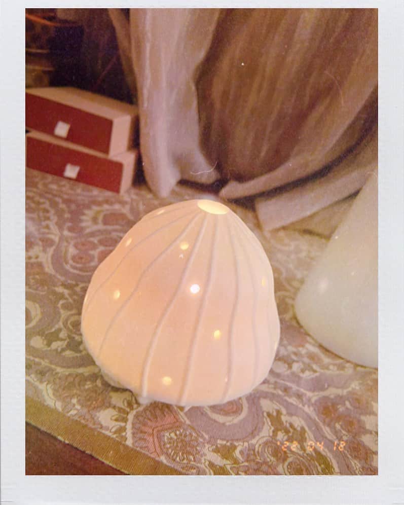 岡部麟さんのインスタグラム写真 - (岡部麟Instagram)「中にキャンドル🕯が入ってるの☺︎ 小さい穴から灯りがもれて可愛い...  おやすみなさい🌙」4月25日 2時04分 - beristagram_1107