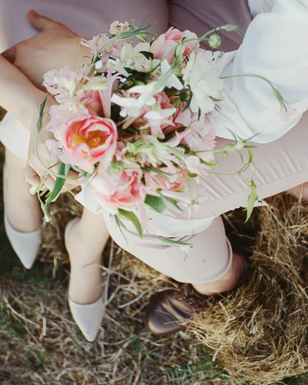 ハ・ヨンスさんのインスタグラム写真 - (ハ・ヨンスInstagram)「2022.4.8 #filmphotography  #weddingphotography for my bff @youra_0」4月25日 3時35分 - hayeonsoo_