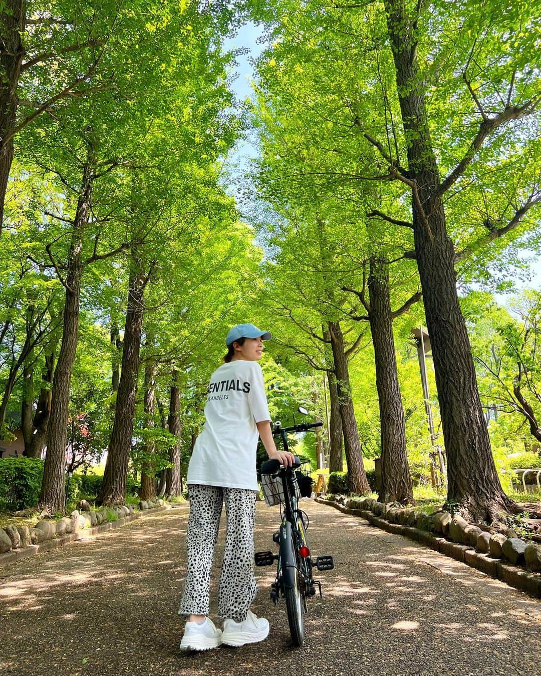犬童美乃梨さんのインスタグラム写真 - (犬童美乃梨Instagram)「自転車さんぽ🍃 . . . #ootd #nature  #bike #fashion」4月25日 15時02分 - minudo