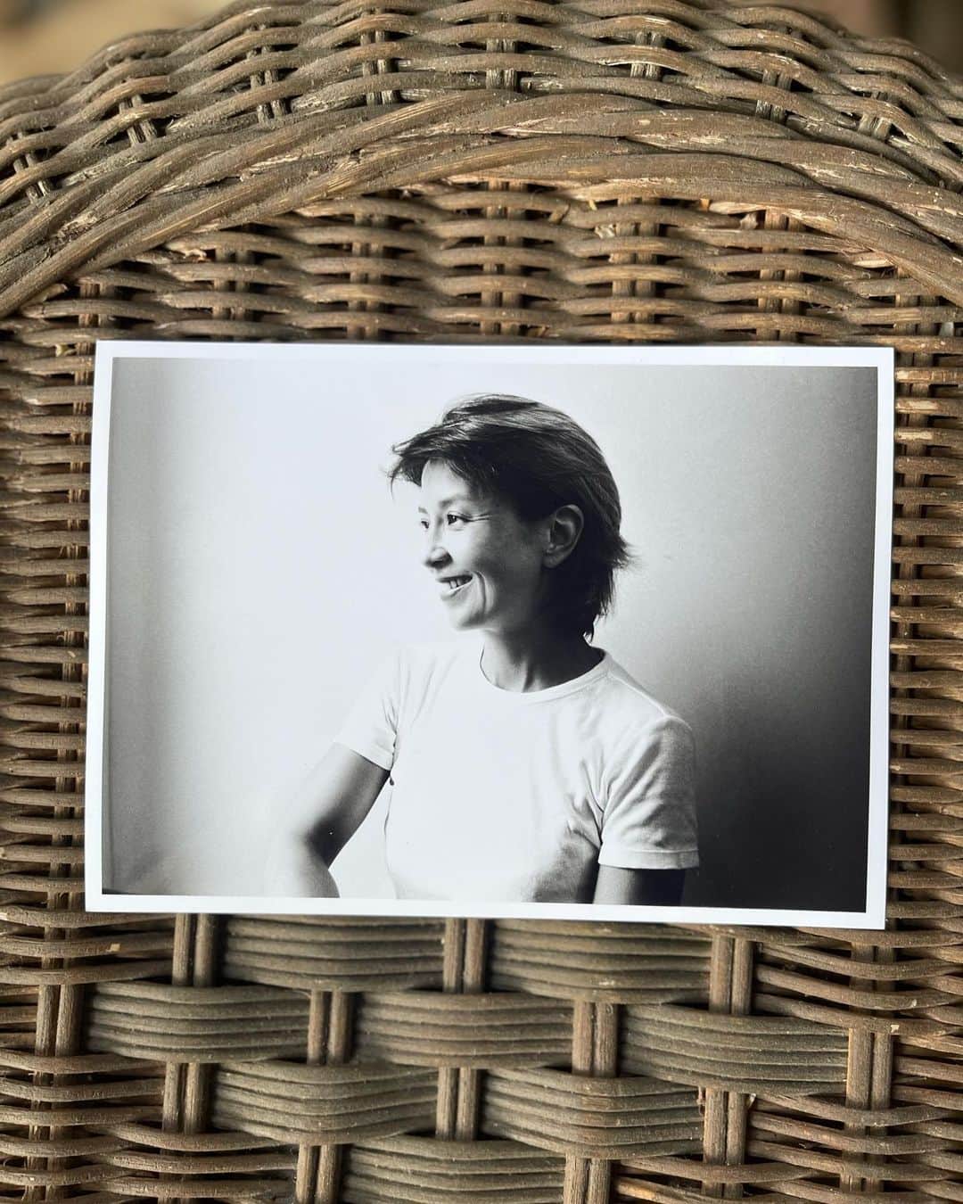 結城アンナさんのインスタグラム写真 結城アンナinstagram 娘がとってくれた40代の呉の写真 主に頭のてっぺんと後ろに有った白髪 は前の方へ顔の周りにもチラチラして来たので長かった髪をショートにカット 白髪染めの部分が全部切り落とせるまで 毎月