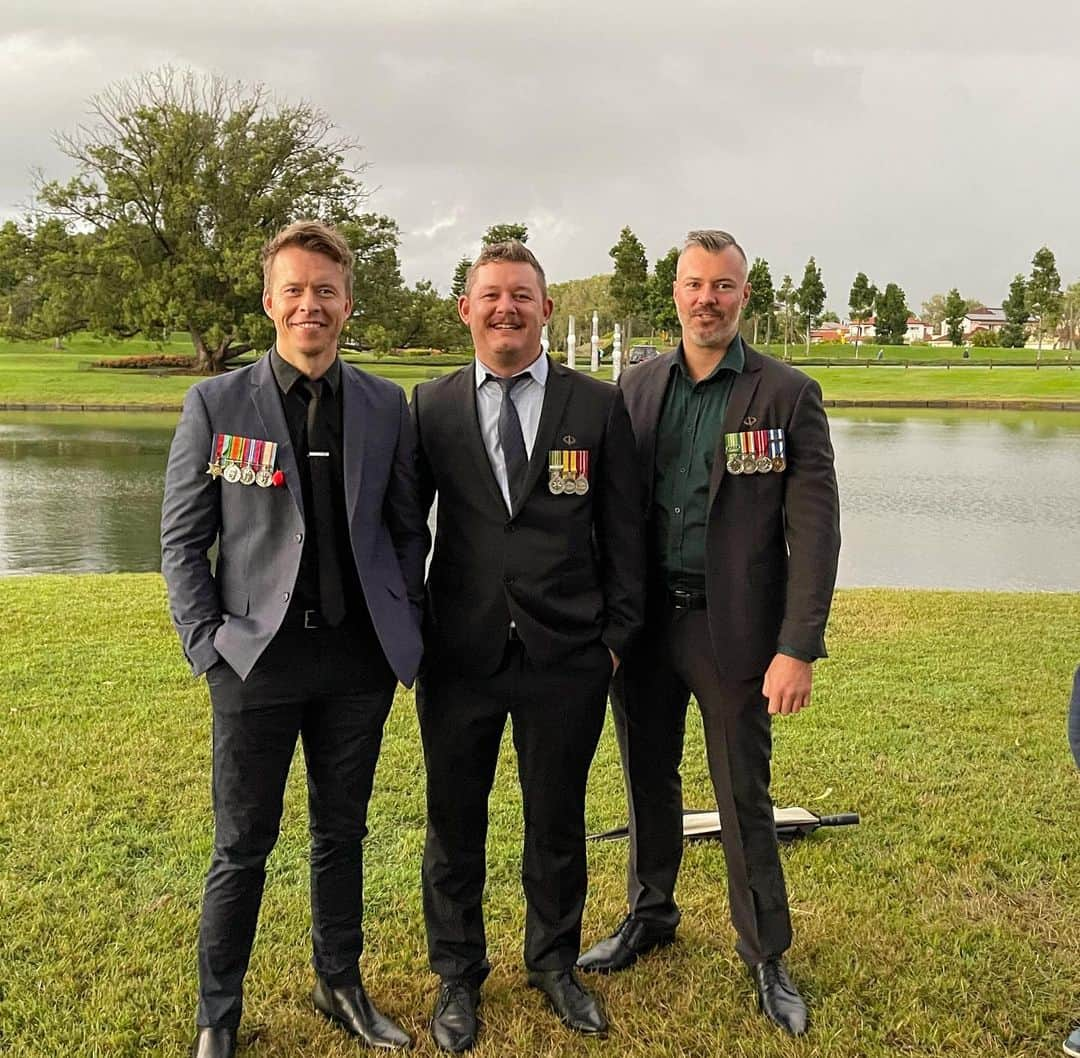 トッド・ラサンスさんのインスタグラム写真 - (トッド・ラサンスInstagram)「Lest We Forget. Anzac Day.  Proud moment honouring my late Granddad with his WW2 medals, and all those who have served. We will remember them.」4月25日 8時20分 - toddjlasance