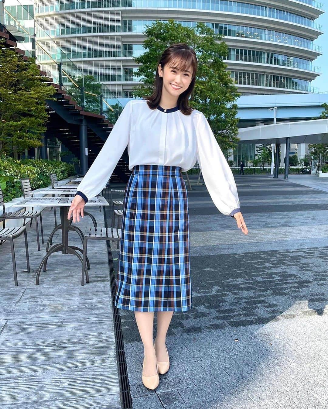 嶺百花さんのインスタグラム写真 - (嶺百花Instagram)「おはようございます  今日は「初夏のような暖かい1日」になります。半袖もしくは長袖一枚で過ごせそうです！ただ、「明日から雨」が降る予想なので今日の日差しを大切にお使いください😊  tops,skirt #techichi #テチチ pierce #アネモネアクセ」4月25日 8時49分 - mine_momoka