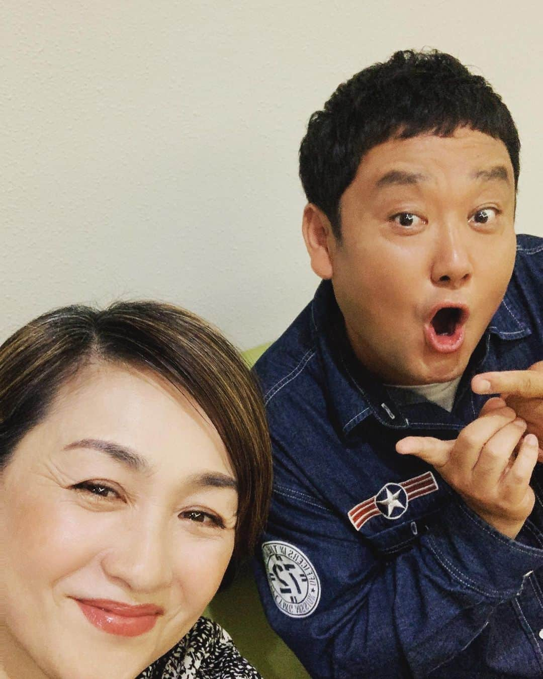 香坂みゆきさんのインスタグラム写真 - (香坂みゆきInstagram)「おはようございます〜 さぁ今週も始まりました！ なないろ日和！生放送〜 ドロンズ石本くんと❗️  #なないろ日和  #テレビ東京  #生放送中  @ishimoto.takeshi」4月25日 9時36分 - miyuky__way