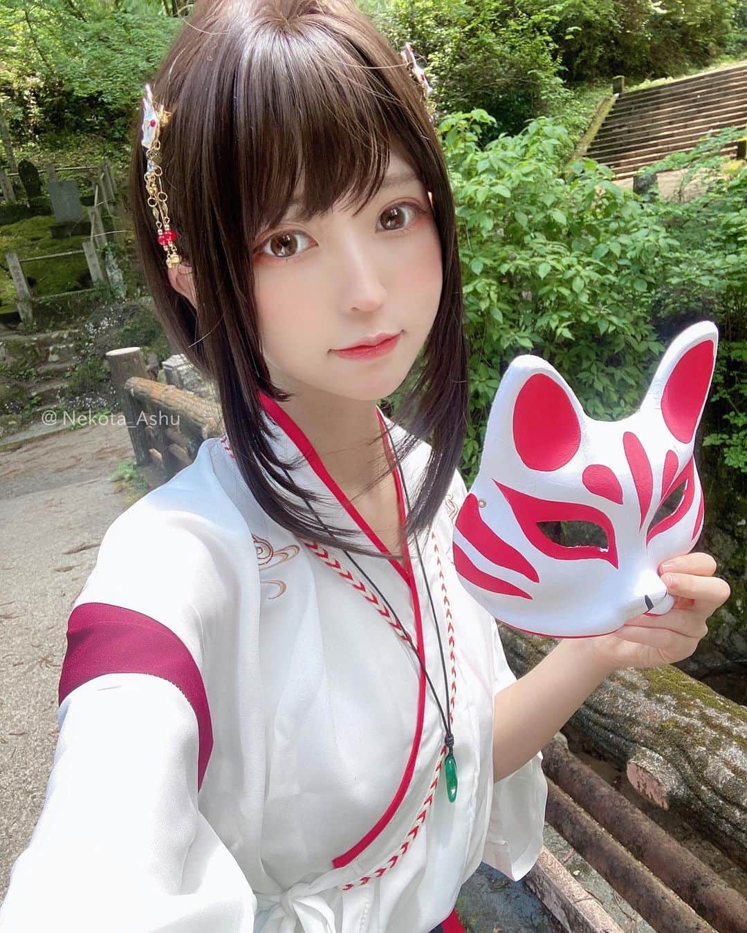 猫田あしゅのインスタグラム：「狐半妖🦊  .  #着物  #和服  #レトロモダン着物  #レトロモダン  #狐  #オリジナル  #original #cosplay  #着物コーディネート  #着物女子  #着物コーデ  #ファッション  #kimono  #yukata #fashion  #japaneseculture #japanesegirl #photo #photography #make #和装  #和装小物  #着物モデル #コスプレイヤー  #コスプレ女子  #コスプレイヤー自画撮り部  #cosplayer  #cosplaygirl  #cosplayphoto  #fox」