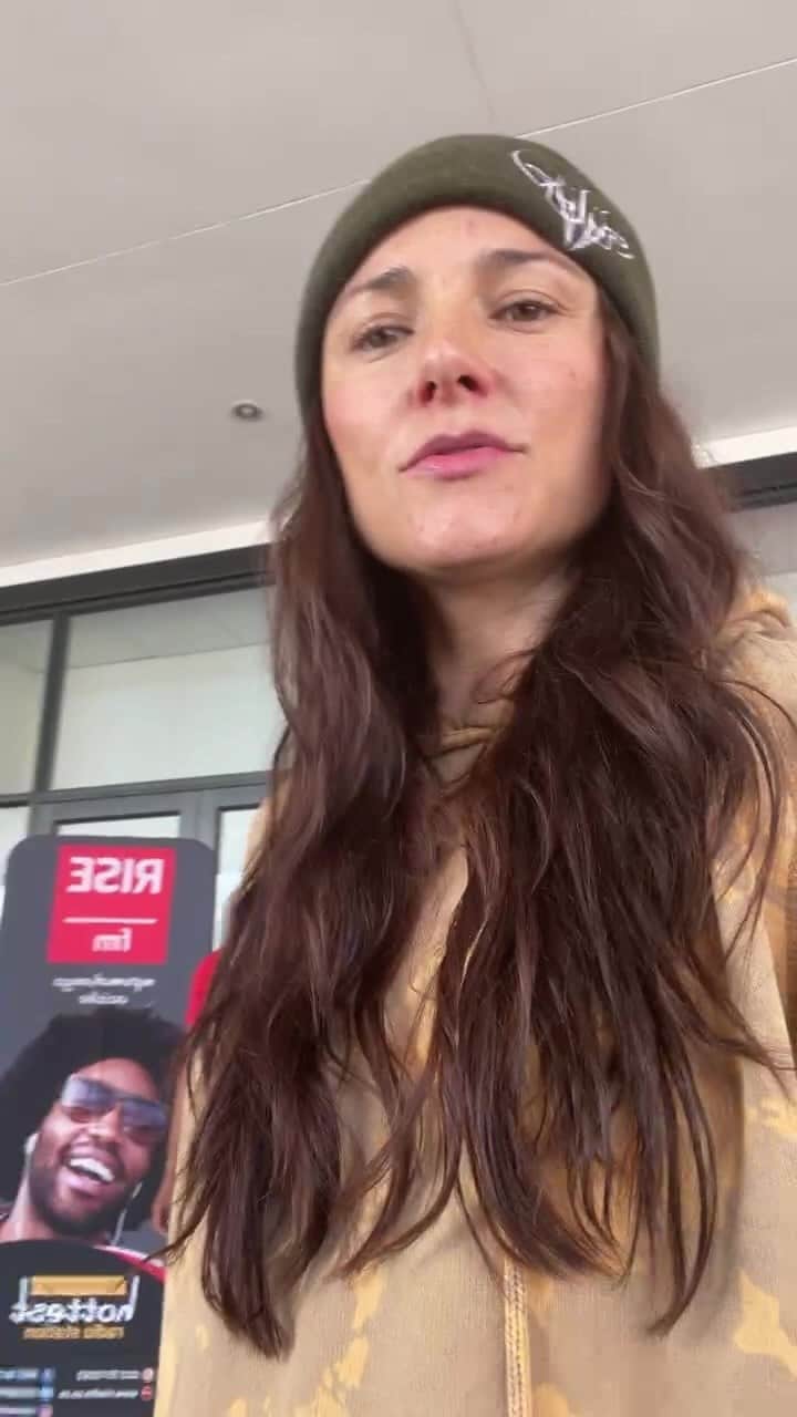 ブリアナ・エヴィガンのインスタグラム：「Awesome morning with @risefm943 @jtlubisi_ @victorrosejnrsa @rei7200 thanks for tuning in guys, and thank you for making me dance again. I think I got the itch again!」