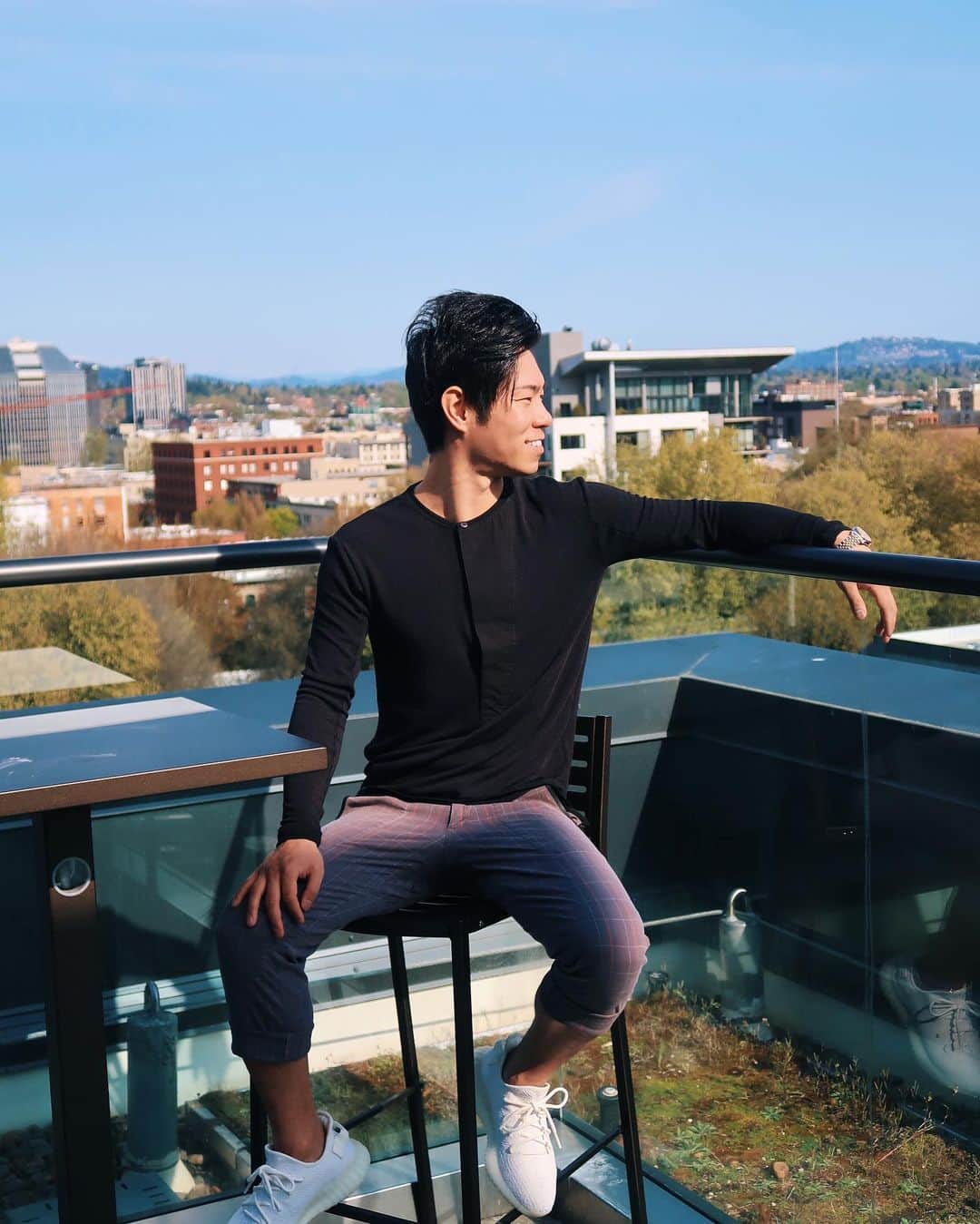 村上大介のインスタグラム：「It’s already starting to feel like summer at @canopyportland !  If you’re thinking about visiting Portland this summer, checkout Canopy by Hilton Portland in the Pearl District. The central location makes it easy to walk to the local coffee shops, restaurants, nightlife, and downtown Portland! ☀️ #HiltonPartner #ad  @canopyportlandはもう夏のように感じ始めています！  今年の夏にポートランドを訪れることを考えている場合は、パール地区のキャノピーバイヒルトンポートランドをチェックしてください。 中心部にあるため、地元のコーヒーショップ、レストラン、ナイトライフ、ポートランドのダウンタウンまで徒歩で簡単に行くことができます。」
