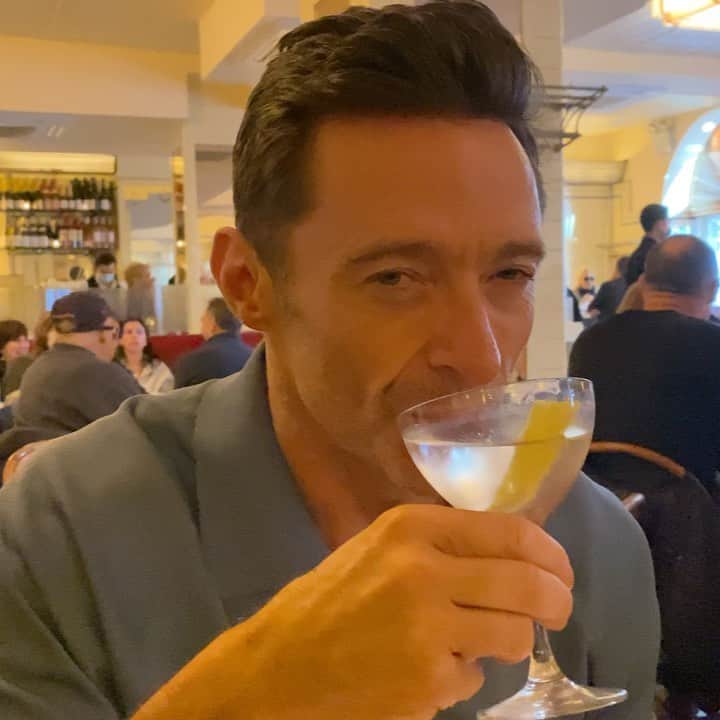 ヒュー・ジャックマンのインスタグラム：「Sunday eve is the new Saturday night … until further notice.」