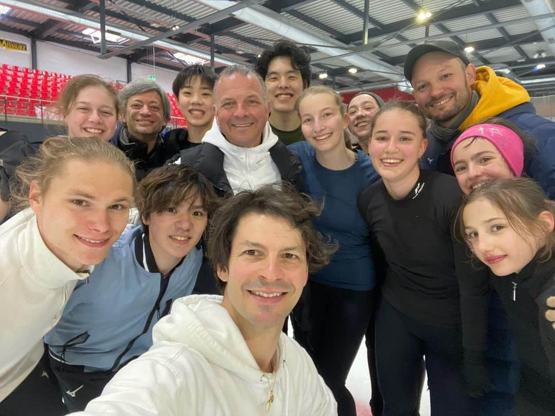 ステファン・ランビエールのインスタグラム：「Always such a pleasure to have Ghislain with us! Final sessions of the season before some well-earned time off!!」