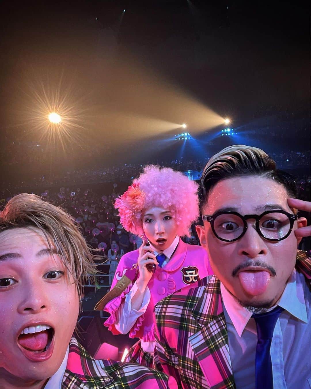 のインスタグラム：「本番中に撮れた写真🤳  このブロック楽しかったなぁ🎤 いっぱい遊んで、いっぱい歌って←、いっぱい騒げました🤩  #ASIATOUR #ayumihamasaki  #23rdmonster」