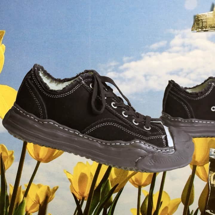 のインスタグラム：「. The collaboration with @bed_j.w._ford .  “BED j.w. FORD × Maison MIHARA YASUHIRO”  BLAKEY VELOUR HIGH-TOP SNEAKER HANK VELOUR LOW-TOP SNEAKER  Collaboration sneakers will be released from Friday, April 29, 2022 at - Maison MIHARA YASUHIRO official online store  - ISETAN MENS SHINJUKU - ISETAN WOMENS SHINJUKU - Maison (MY) Labo. - MY Foot Products.  #BEDjwFORD #MaisonMIHARAYASUHIRO #BEDjwFORD_MMY」