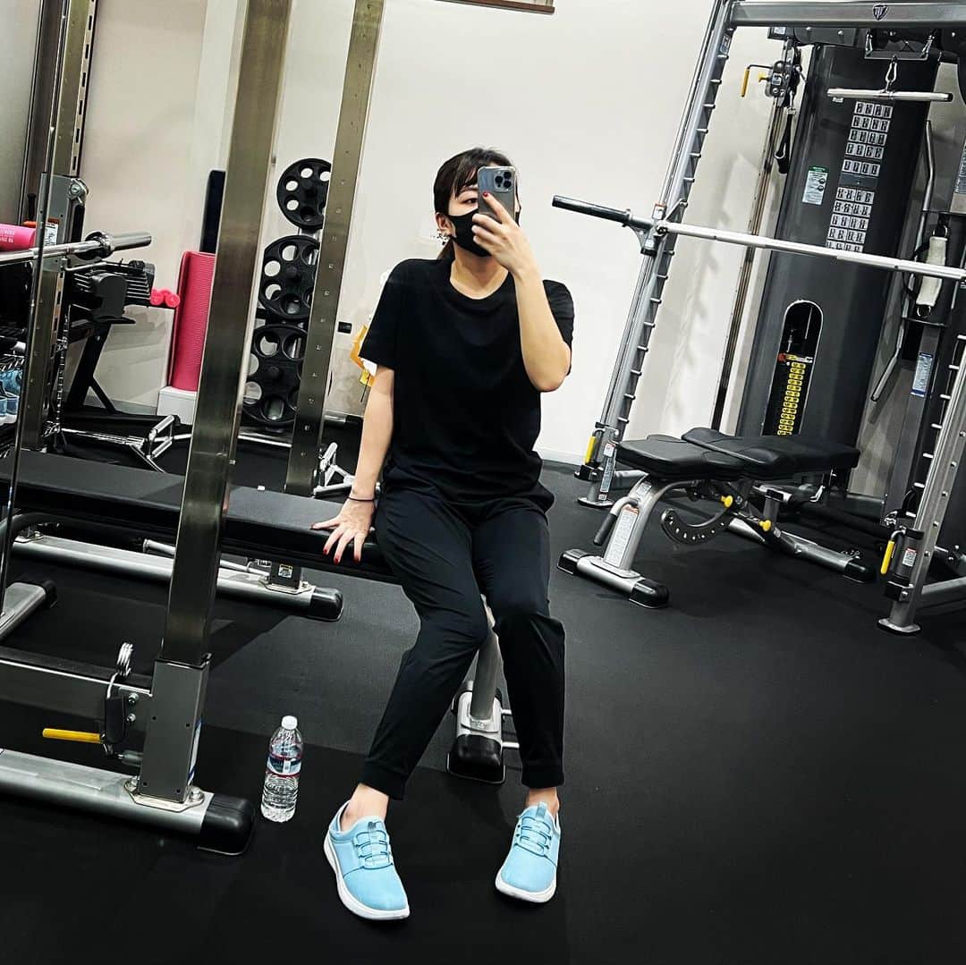今井夏帆のインスタグラム：「🏋️‍♀️🏋️‍♀️🏋️‍♀️  @buildee_personalgym  . #gym#workout #training #personaltraining #legworkout #五反田#東京#ジム#トレーニング#パーソナル」