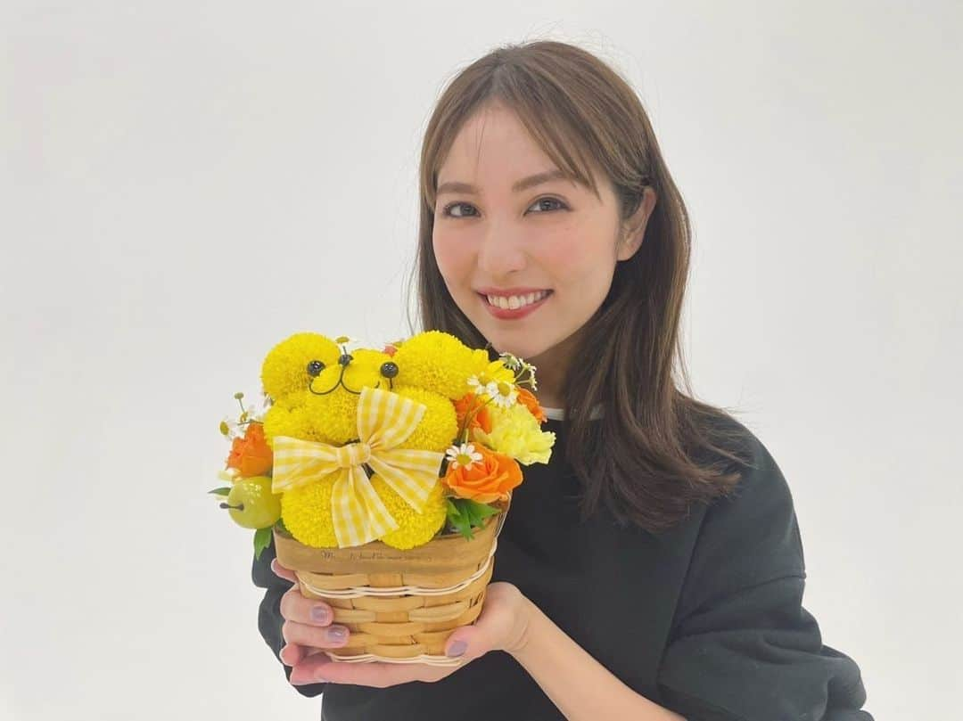 石川恋さんのインスタグラム写真 - (石川恋Instagram)「先日とある撮影の時に いただいたお花が可愛すぎた、、🧸🌼 ちぇるとも似てるような。笑 大切に家に飾ってます💜 #shooting」4月25日 18時36分 - ren_ishikawa