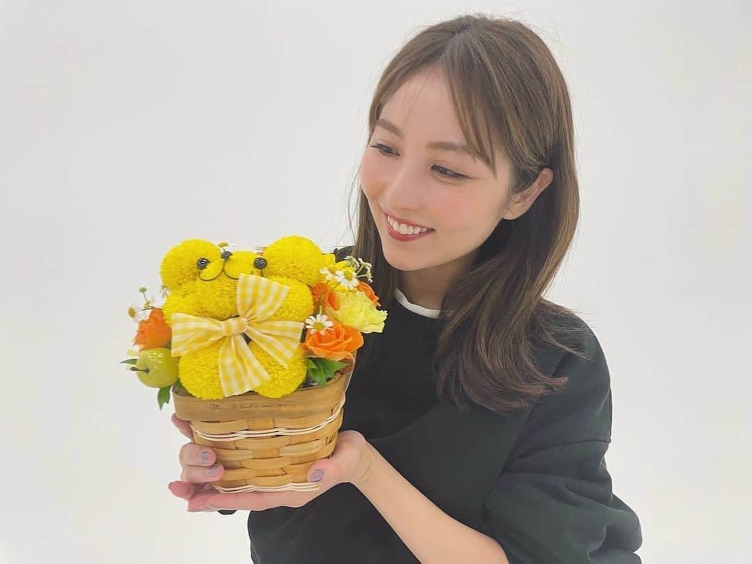 石川恋さんのインスタグラム写真 - (石川恋Instagram)「先日とある撮影の時に いただいたお花が可愛すぎた、、🧸🌼 ちぇるとも似てるような。笑 大切に家に飾ってます💜 #shooting」4月25日 18時36分 - ren_ishikawa