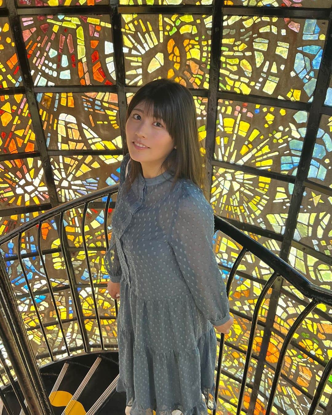 のインスタグラム：「ここ芸術作品もそうなんだけど、お花とか木々も美しかった〜( ᵒ̴̶̷̤-ᵒ̴̶̷̤ ) お天気で良かったなあ☀️  抽象的な作品の意図が自分の感じ方と一致した時がクイズみたいで楽しかったよー！笑 作者さんともちろん会ったことないけど心が繋がった気がしました🤣✌🏻  #ロングワンピース #rosebleue #箱根 #箱根観光 #彫刻の森美術館」