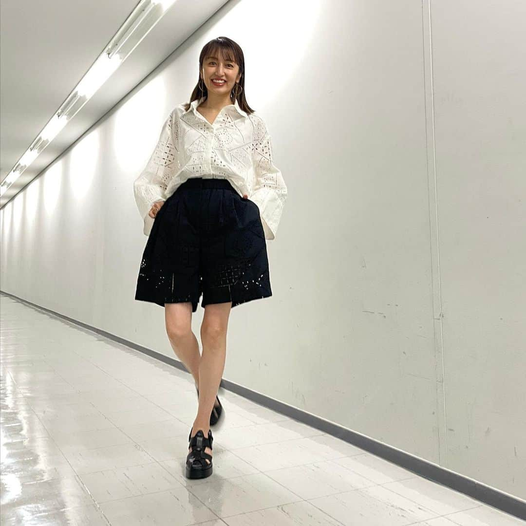 矢田亜希子さんのインスタグラム写真 - (矢田亜希子Instagram)「【オンエア】 2022年4月27日(水)20：00〜21：57 TBS『ワールド極限ミステリー』 衣装は  ブラウス、パンツ @msgm 靴 @clergerie #clergerie ピアス @gigi.jewelry #gigi  @mandassociates ピアスも可愛いかった〜💕 #ワールド極限ミステリー #tbs」4月25日 19時06分 - akiko_yada