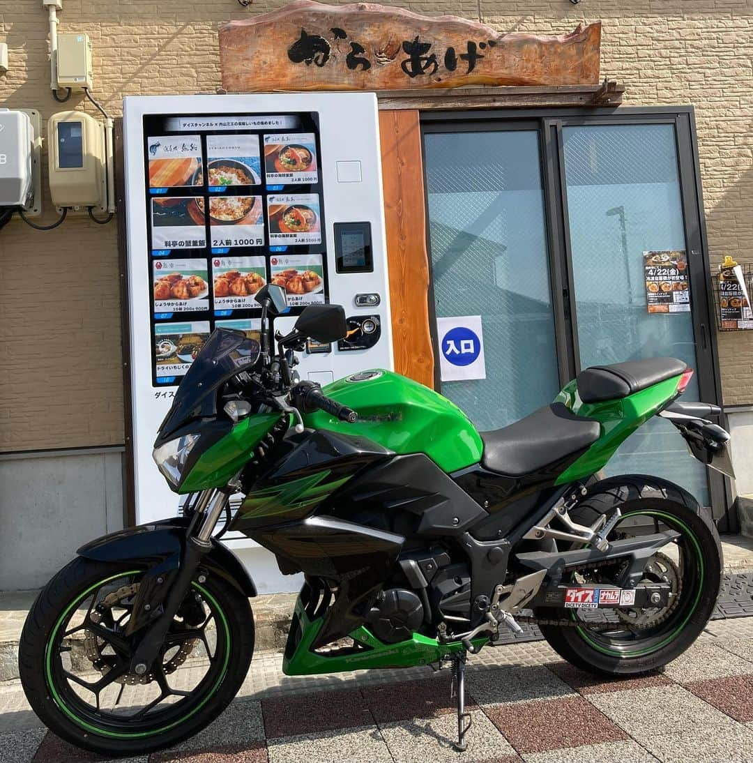 内山ミエさんのインスタグラム写真 - (内山ミエInstagram)「今日はバイクで鳥幸！🥳  @toriyuki1004   #バイクのある風景  #バイクのある生活  #kawasaki #新潟 #柏崎」4月25日 19時15分 - mieuchiyama