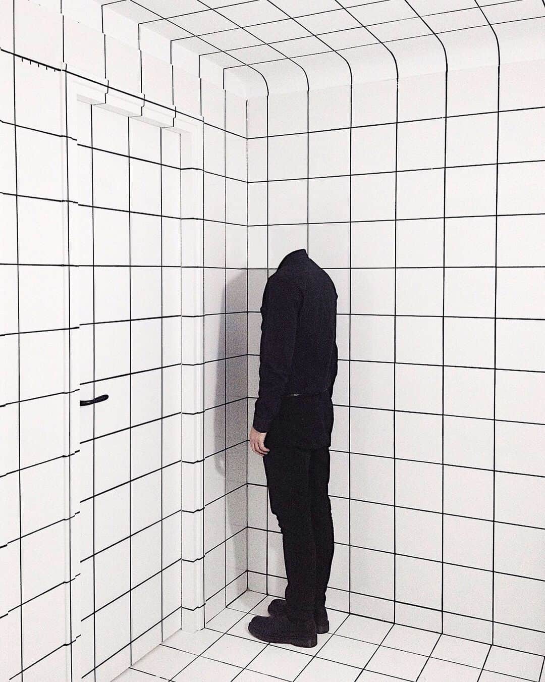 Giuseppe Pepeのインスタグラム：「> HOW TO DISAPPEAR COMPLETELY . #loosingmymind  . . . #creative #headless #pepedsgn #artribune」