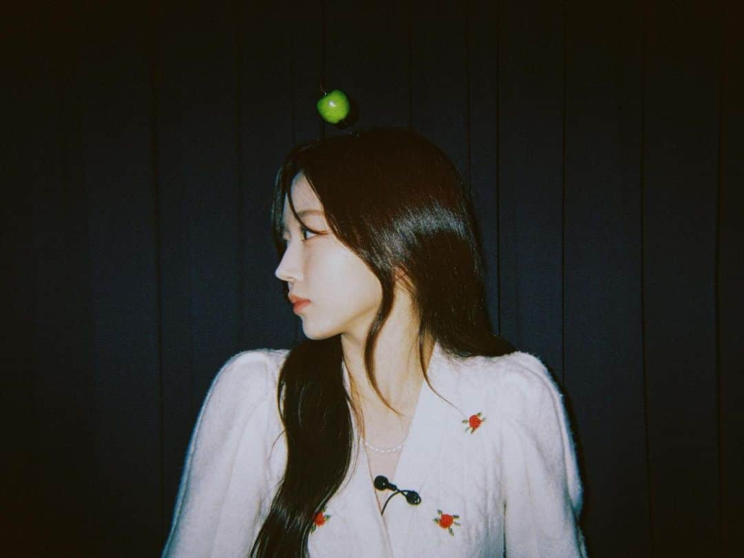 NMIXXさんのインスタグラム写真 - (NMIXXInstagram)「🍏  #NMIXX #엔믹스 #해원 #HAEWON #행스타그램 #다들_잘지내지?」4月25日 20時34分 - nmixx_official