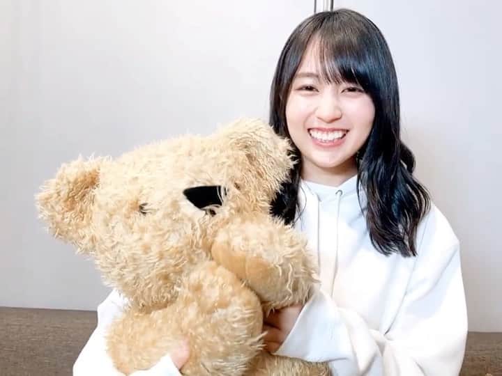 賀喜遥香のインスタグラム：「公式Twitterフォロワー15万人突破🎉 かっきーから皆さんへメッセージです！  #賀喜遥香1st写真集  #賀喜遥香   #賀喜遥香1st写真集まっさら」