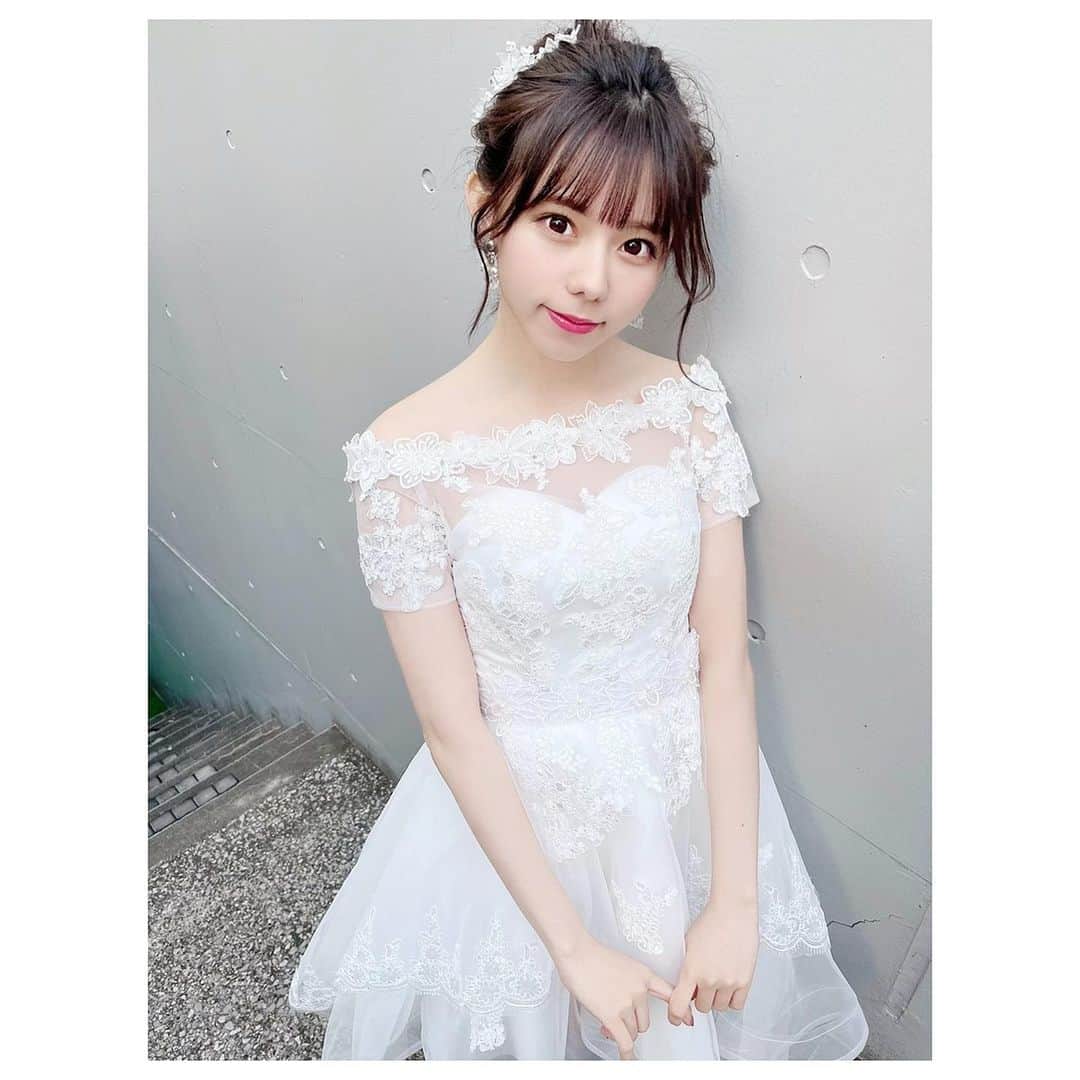 のインスタグラム：「・ ・ ずっと傍にいてくれますか？👼🏻💍 ・ ・ #大森莉緒 #おーりお #おりおんず #ドレス #白 #オフショル #ヘアアレンジ #まとめ髪 #お団子 #white #dress #instagood #instapic #good #hairstyle #princess #패션 #코디 #오늘의코디 #오늘의패션 #전신샷 #코디스타그램 #옷 #좋아요 #드레스 #프린세스」
