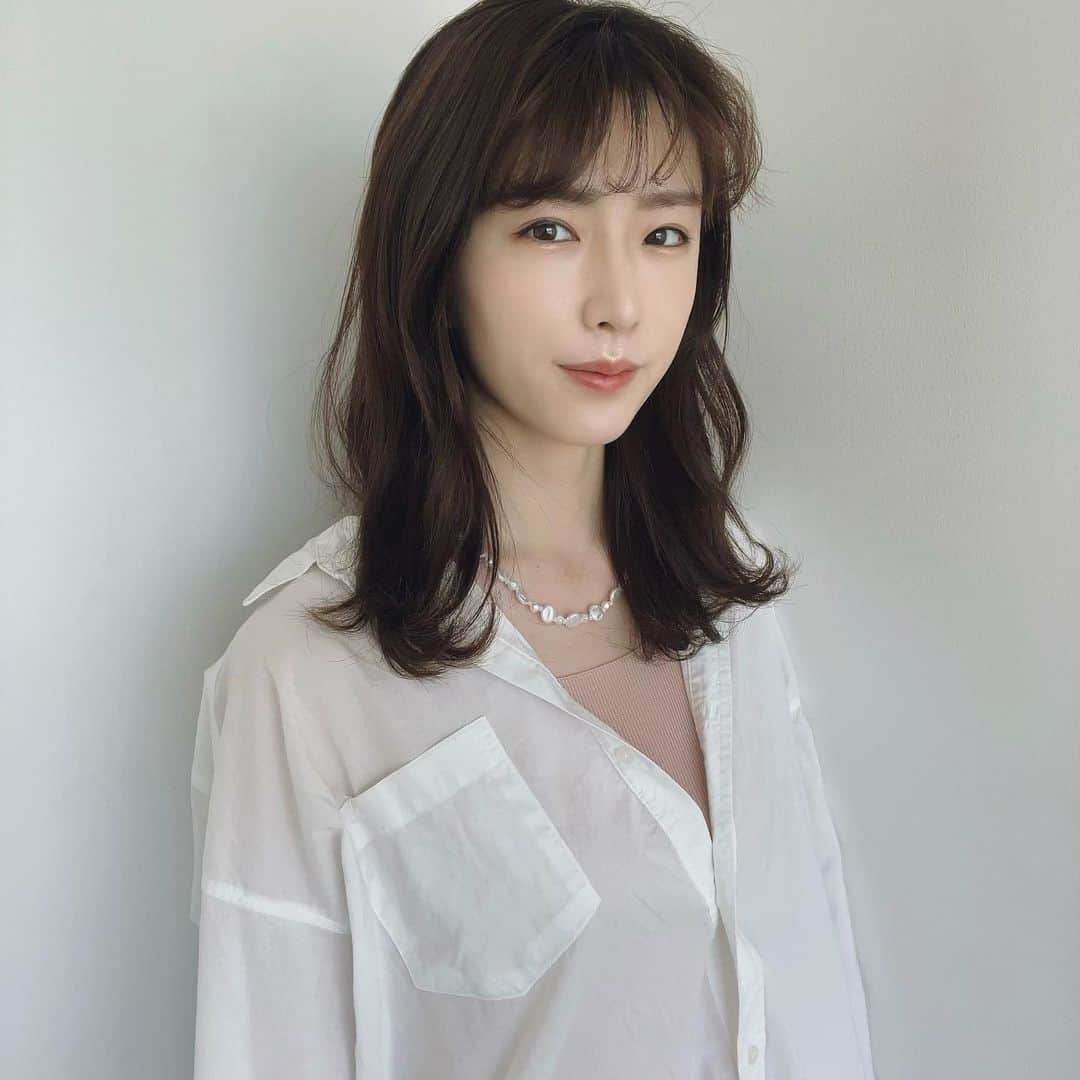 樋口柚子のインスタグラム：「メイクも服もピンクの日🌷 ネックレスは自分で作った〜☺︎」